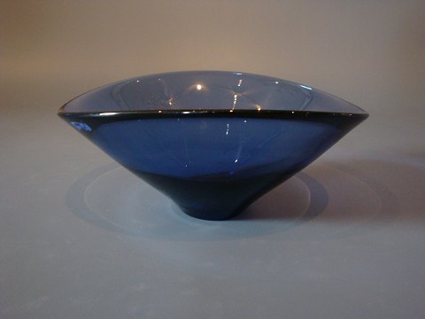 Holmegaard glass dish. 5000m2 Showroom.