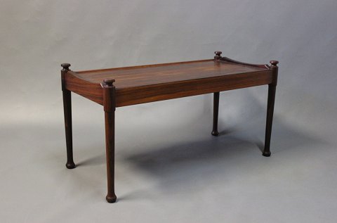 Low side table in rosewood of Danish Design from the 1960s.
5000m2 showroom.