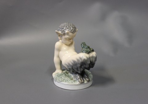 Kgl. porcelænsfigur Pan med frø, nr. 1713.
Flot stand
