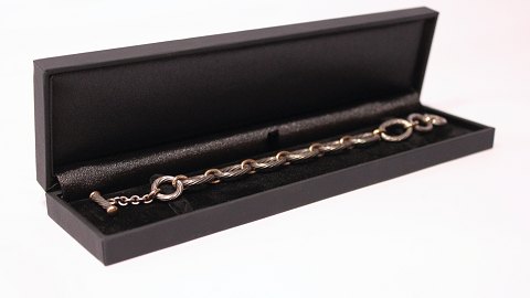 Bracelet in 925 sterling oxidized silver. 
5000m2 showroom.