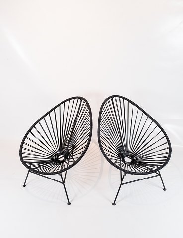 A pair of String lounge chairs of weave and black metal in great design by 
Living Outdoor.
5000m2 showroom.
