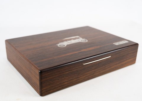 Large box in rosewood decorated with car motif, in great vintage condition.
5000m2 showroom.