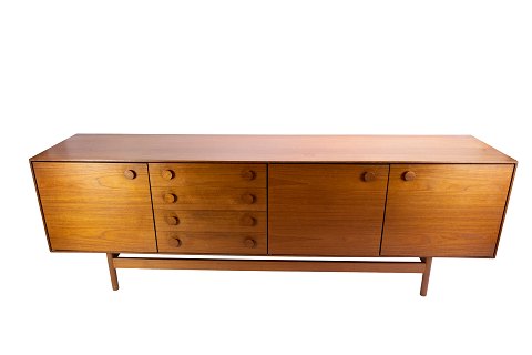 Sideboard in teak of danish design from the 1960s.
5000m2 showroom.