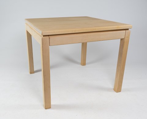 Sofabord i bøg af dansk design fremstillet af Brødrene Andersen i 1960erne. 
5000m2 udstilling.
