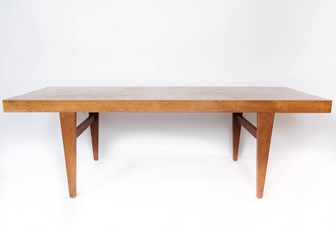 Coffee table in teak with drawer, of Danish design from the 1960s.
5000m2 showroom.