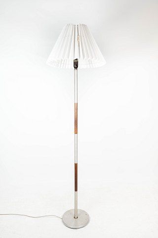 Floor lamp in rosewood and metal, of Danish design from the 1960s.
5000m2 showroom.