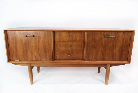 Skænk i teak af dansk design fra 1960erne.
5000m2 udstilling.
Fremragende stand

