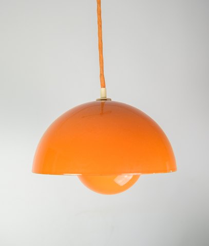 Flowerpot loftlampe, Verner Panton (1926-1998) VP1, 1970
Flot stand
