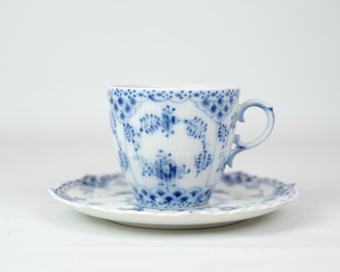 Kaffe / Tekop - Helblonde musselmalet - Royal Copenhagen - nr. 1 / 1035
Flot stand
