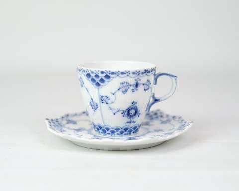 Lille Te / kaffe kop - Musselmalet - Helblonde - Underkop - nr. 1 / 1038
Flot stand
