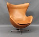 Arne Jacobsen
"ægget". Nypolstret med læder i walnut elegance 5000m2 Udstilling
