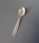 Tea spoon in Lotus, hallmarked silver.
5000m2 showroom.