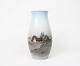 Vase med land motiv, nr.: 682-5249, af Bing & Grøndahl.
5000m2 udstilling.