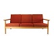 Tre pers. Sofa - Egetræ - Rødt uldstof - Hans J. Wegner - Getama - 1960
Flot stand
