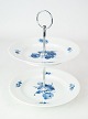 Cake centerpiece in Blue Flower braided, no.: 10/8094, by Royal Copenhagen.
5000m2 showroom.
